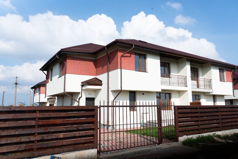 Bragadiru, Condominiu aerisit, Case la cheie